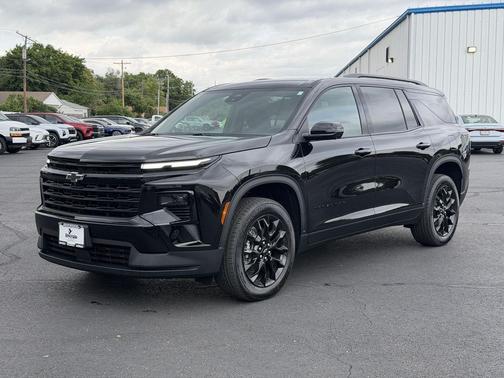 Mosaic Black Metallic 2026 Chevrolet Traverse LT