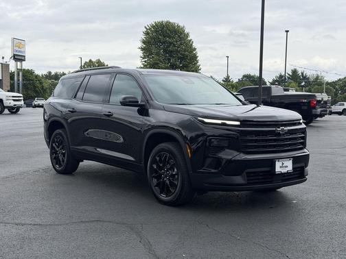 Mosaic Black Metallic 2026 Chevrolet Traverse LT