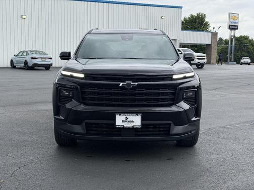Mosaic Black Metallic 2026 Chevrolet Traverse LT