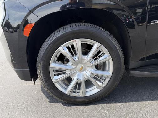Black 2023 Chevrolet Suburban 4WD High Country