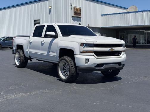 Iridescent Pearl Tricoat 2018 Chevrolet Silverado 1500 2LT