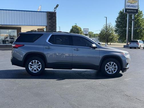 Satin Steel Metallic 2019 Chevrolet Traverse LT Cloth