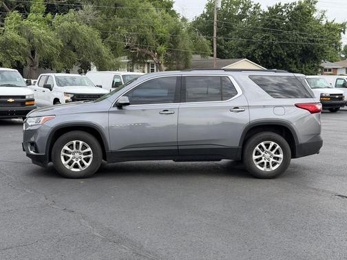 Satin Steel Metallic 2019 Chevrolet Traverse LT Cloth