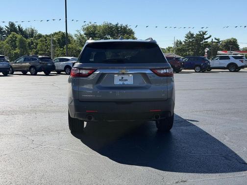 Satin Steel Metallic 2019 Chevrolet Traverse LT Cloth