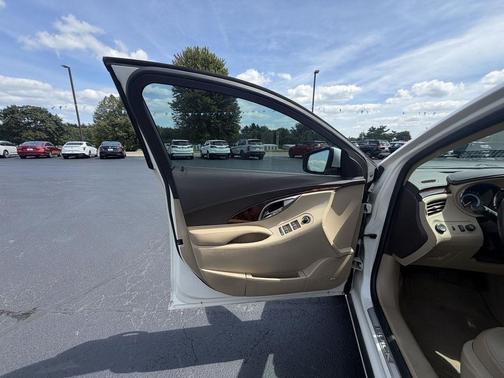 White Diamond Tricoat 2012 Buick LaCrosse Premium 1