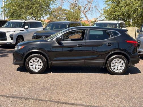 Magnetic Black Pearl 2019 Nissan Rogue Sport S