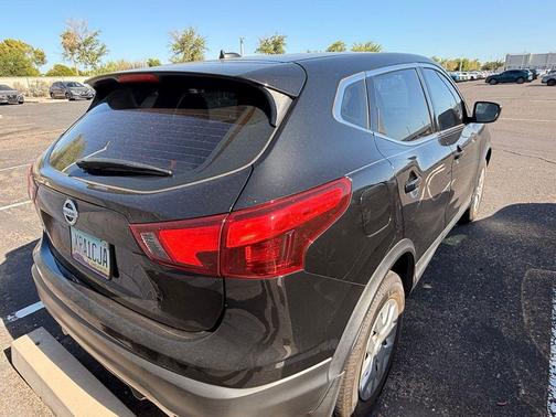 Magnetic Black Pearl 2019 Nissan Rogue Sport S