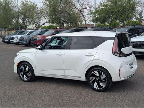 Snow White Pearl 2024 Kia Soul GT-Line
