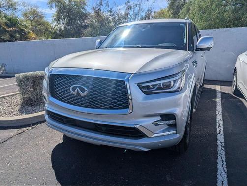2022 INFINITI QX80 Luxe