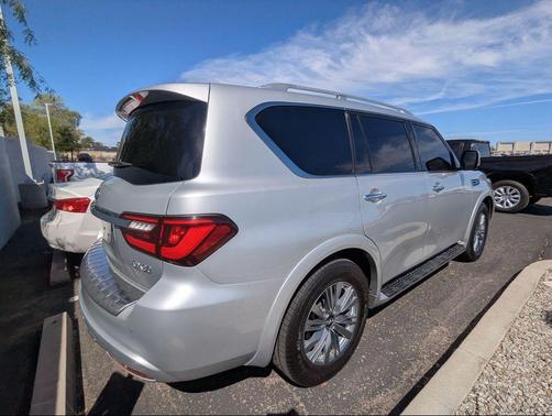 2022 INFINITI QX80 Luxe