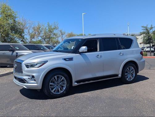 2022 INFINITI QX80 Luxe
