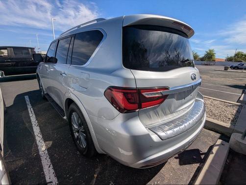 2022 INFINITI QX80 Luxe