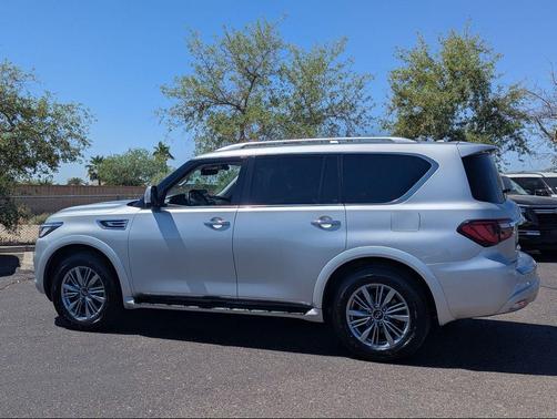 2022 INFINITI QX80 Luxe