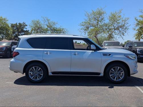 2022 INFINITI QX80 Luxe