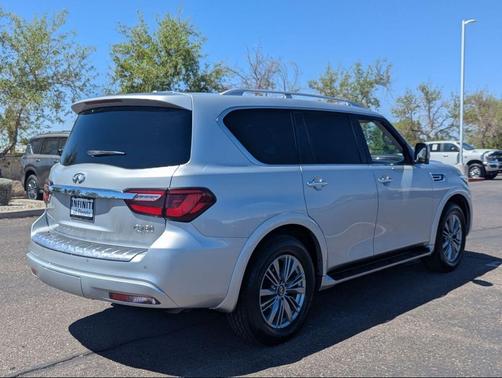 2022 INFINITI QX80 Luxe