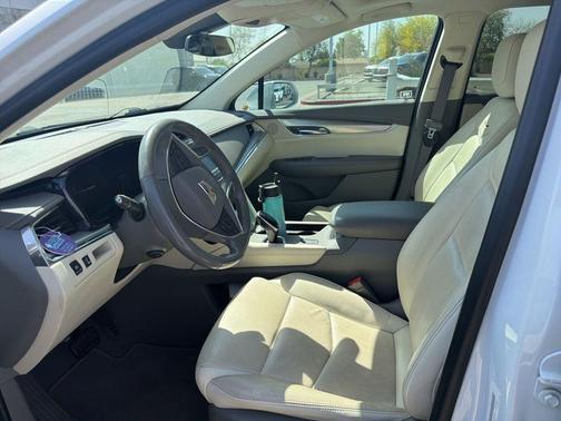 Crystal White Tricoat 2019 Cadillac XT5 Luxury