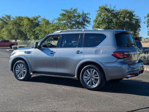 2021 INFINITI QX80 Luxe