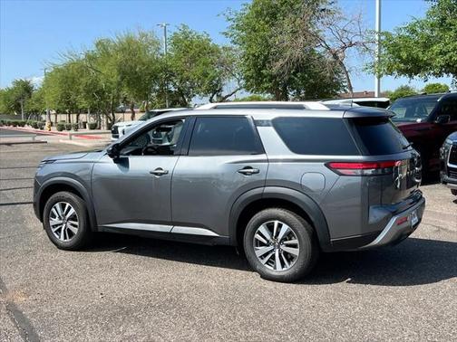 2023 Nissan Pathfinder SL FWD