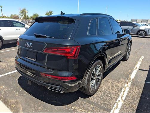 Mythos Black Metallic 2022 Audi Q5 45 S line Premium Plus