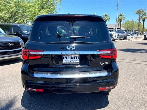 2022 INFINITI QX80 Luxe