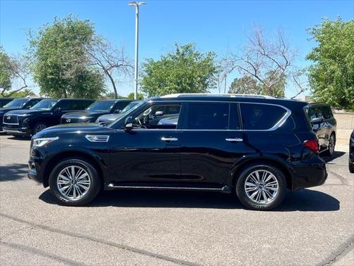 2022 INFINITI QX80 Luxe