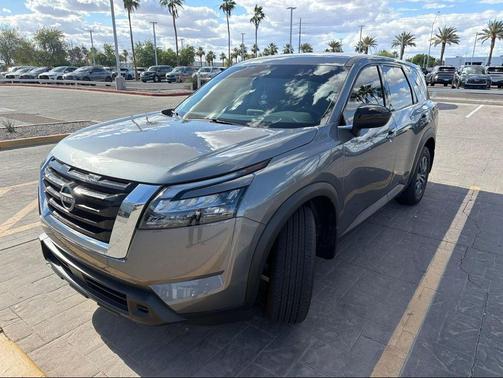 Gun Metallic 2025 Nissan Pathfinder S 4WD