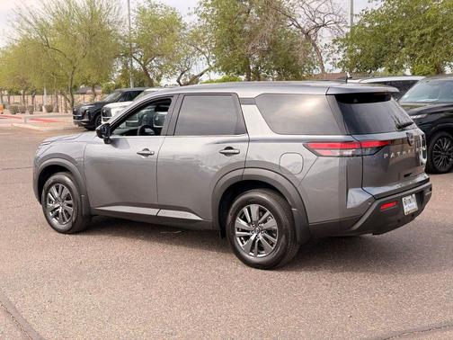 Gun Metallic 2025 Nissan Pathfinder S 4WD