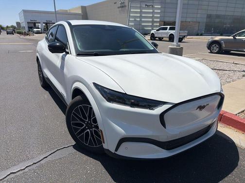 Star White Metallic Tri-Coat 2025 Ford Mustang Mach-E Premium