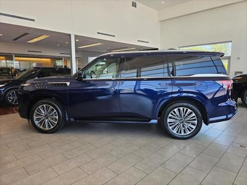2025 INFINITI QX80 Luxe