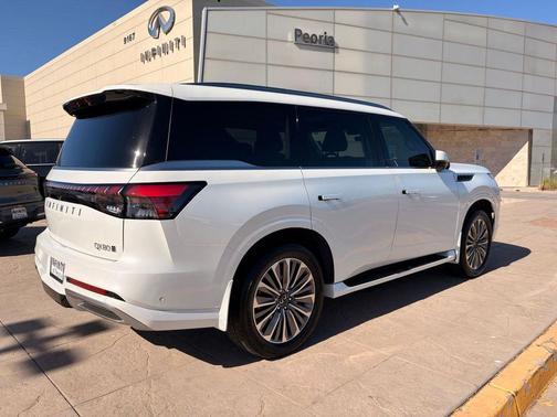 Radiant White 2026 INFINITI QX80 Luxe