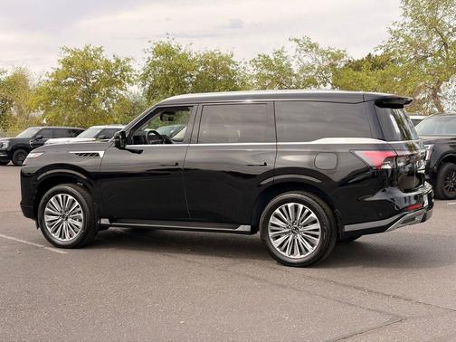 Black Obsidian 2026 INFINITI QX80 Luxe
