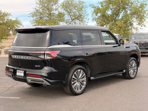 Black Obsidian 2026 INFINITI QX80 Luxe