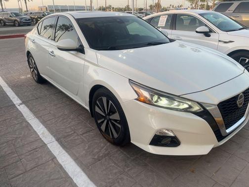 Pearl White 2019 Nissan Altima 2.5 SL