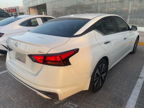 Pearl White 2019 Nissan Altima 2.5 SL
