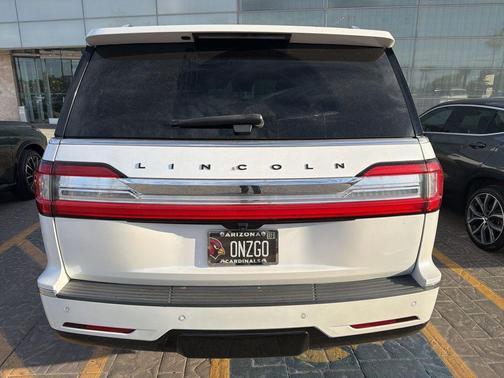 White Platinum Clearcoat Metallic 2019 Lincoln Navigator Black Label