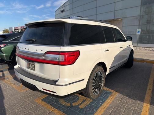 White Platinum Clearcoat Metallic 2019 Lincoln Navigator Black Label