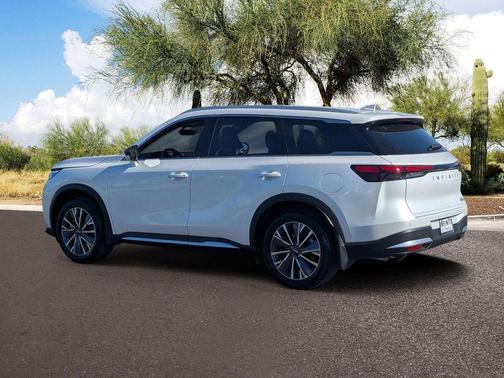 Radiant White 2026 INFINITI QX60 LUXE FWD