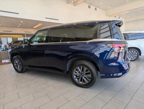 2025 INFINITI QX80 PURE
