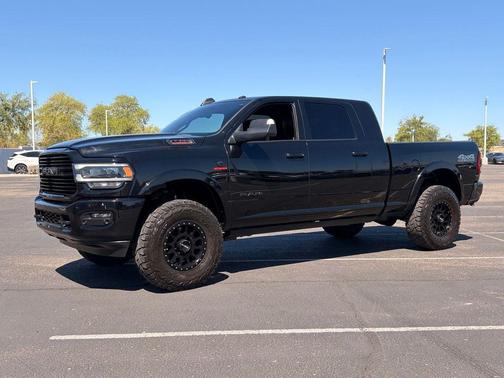 Diamond Black Crystal Pearlcoat 2020 RAM 2500 Laramie Mega Cab 4x4 6'4' Box
