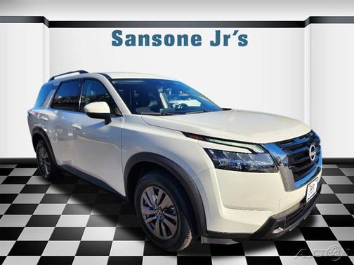 2022 Nissan Pathfinder SV