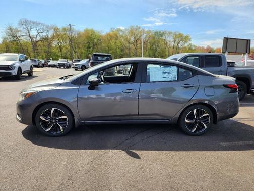 2025 Nissan Versa 1.6 SR