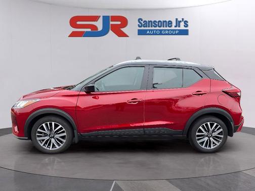 2 Tone Red / Black Roof 2022 Nissan Kicks SV