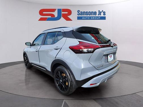 Boulder Gray Metallic 2024 Nissan Kicks SR