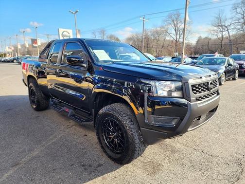 2025 Nissan Frontier SV