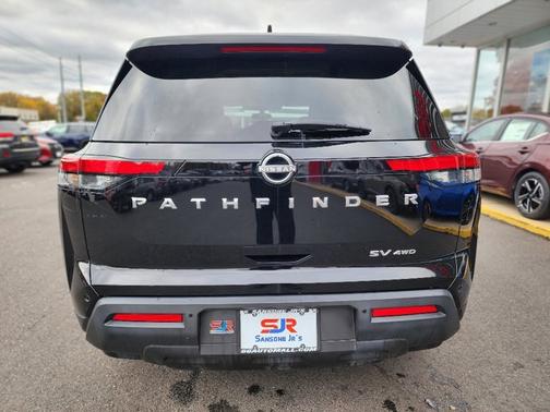 2024 Nissan Pathfinder SV