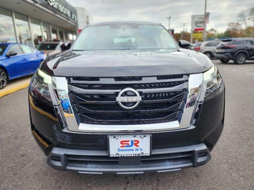 2024 Nissan Pathfinder SV