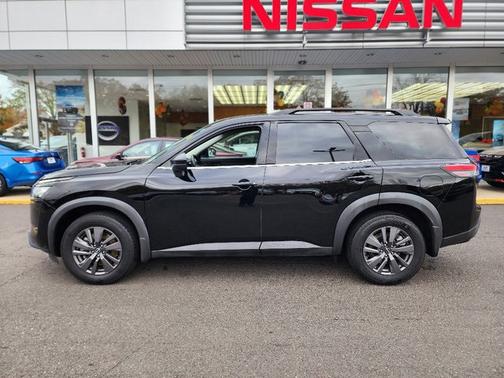 2024 Nissan Pathfinder SV