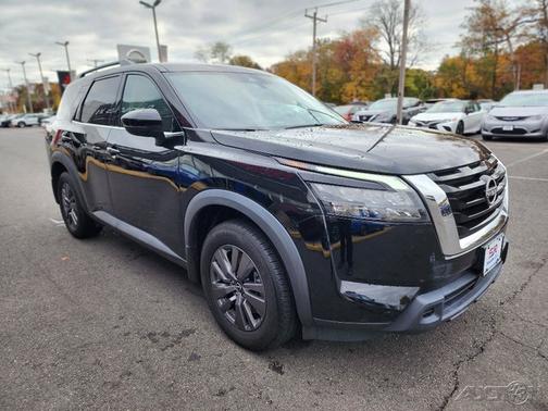 2024 Nissan Pathfinder SV