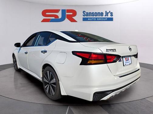 White 2021 Nissan Altima 2.5 SV