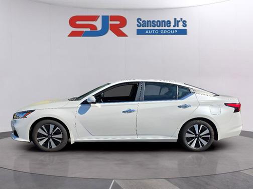 White 2021 Nissan Altima 2.5 SV